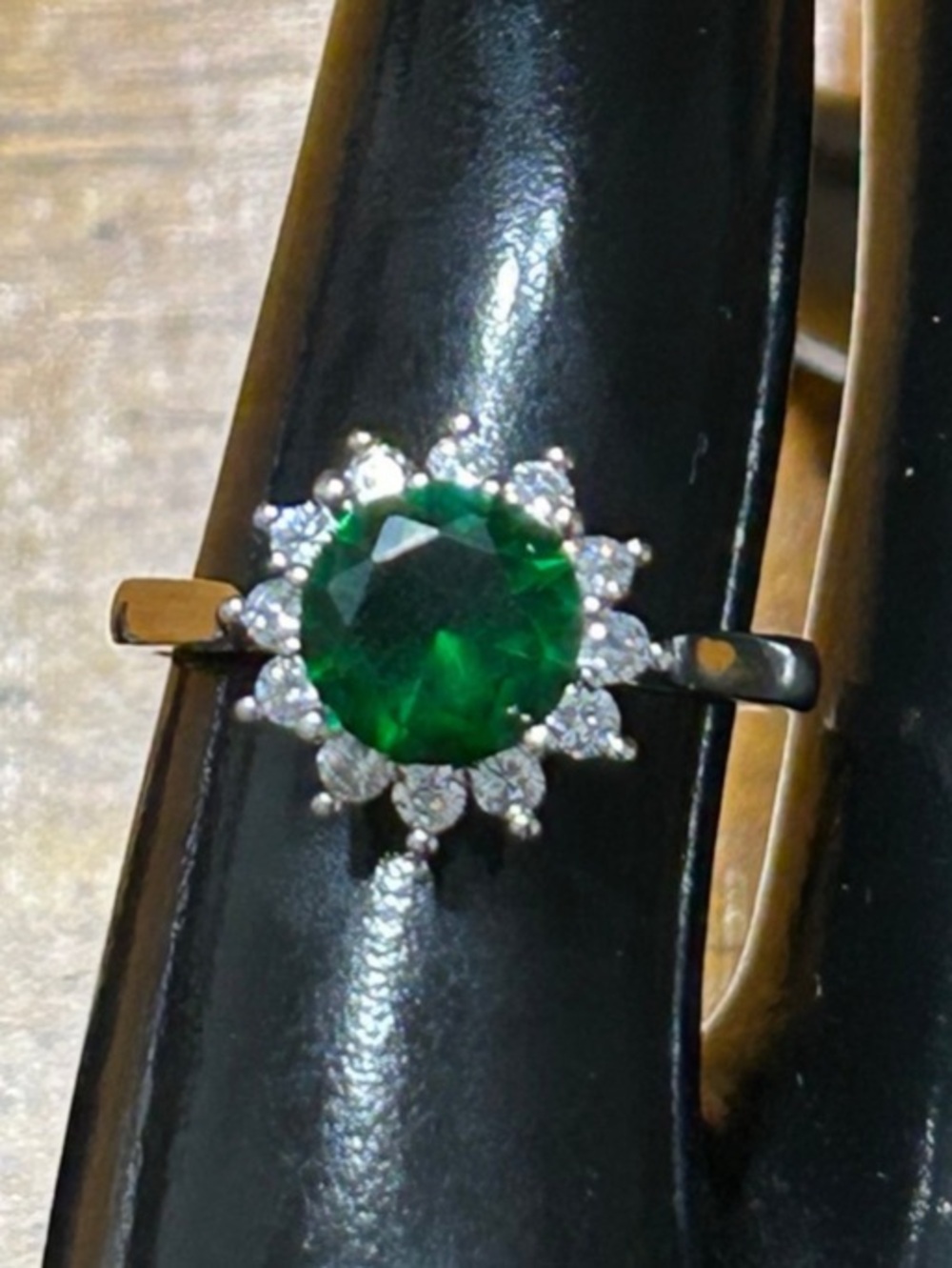 New green & white gold plated ring, size ~7.75